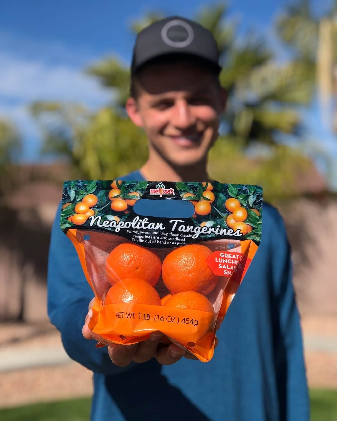 コーリー・シーガーのインスタグラム：「The best spring training snacks from @melissasproduce 🙌🏼🍊」