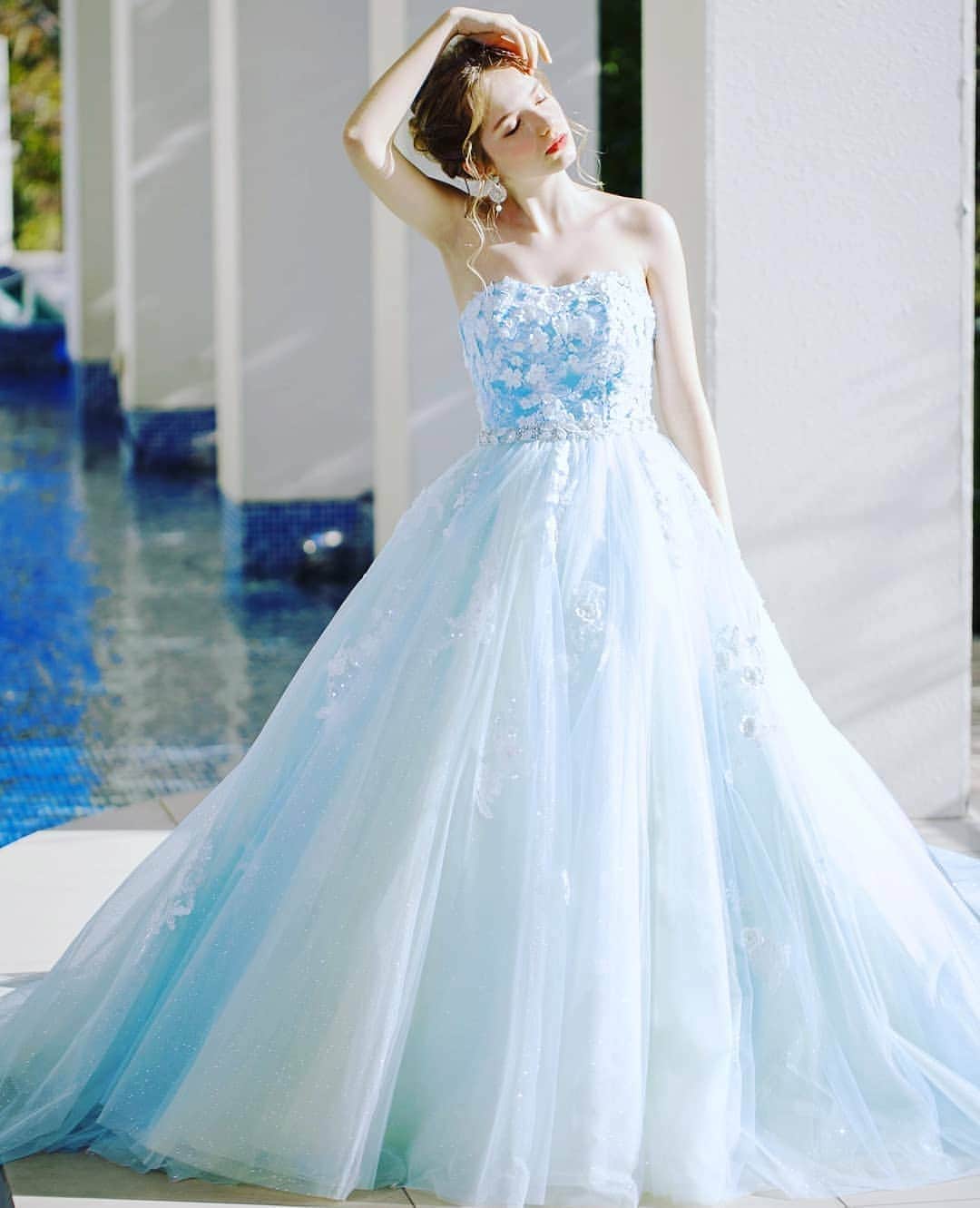 LAVIEEN ROSE Weddingのインスタグラム：「#シャーベットカラー の #キラキラドレス ♡ ライトブルーに 真っ白な #フラワー ペタル が施されてていて ロマンティックな気分に させてくれます☺️ Dress… ペールアイス #シンデレラ ミューズ #ラビアンローゼ #プレ花嫁#結婚#花嫁#ウエディング#ウェディングドレス#ドレス迷子#ドレス試着#2019秋婚#2019夏婚#ウェディングレポ#前撮り#フォトウェディング#2019春婚#日本中のプレ花嫁さんと繋がりたい #プレ花嫁さんと繋がりたい #ドレス選び#披露宴#お色直し#大人婚#ホテルウェディング#ナチュラルウェディング#weddingdress #プレ花嫁さんと繋がりたい#ハワイウェディング#静岡花嫁#軽井沢ウェディング」
