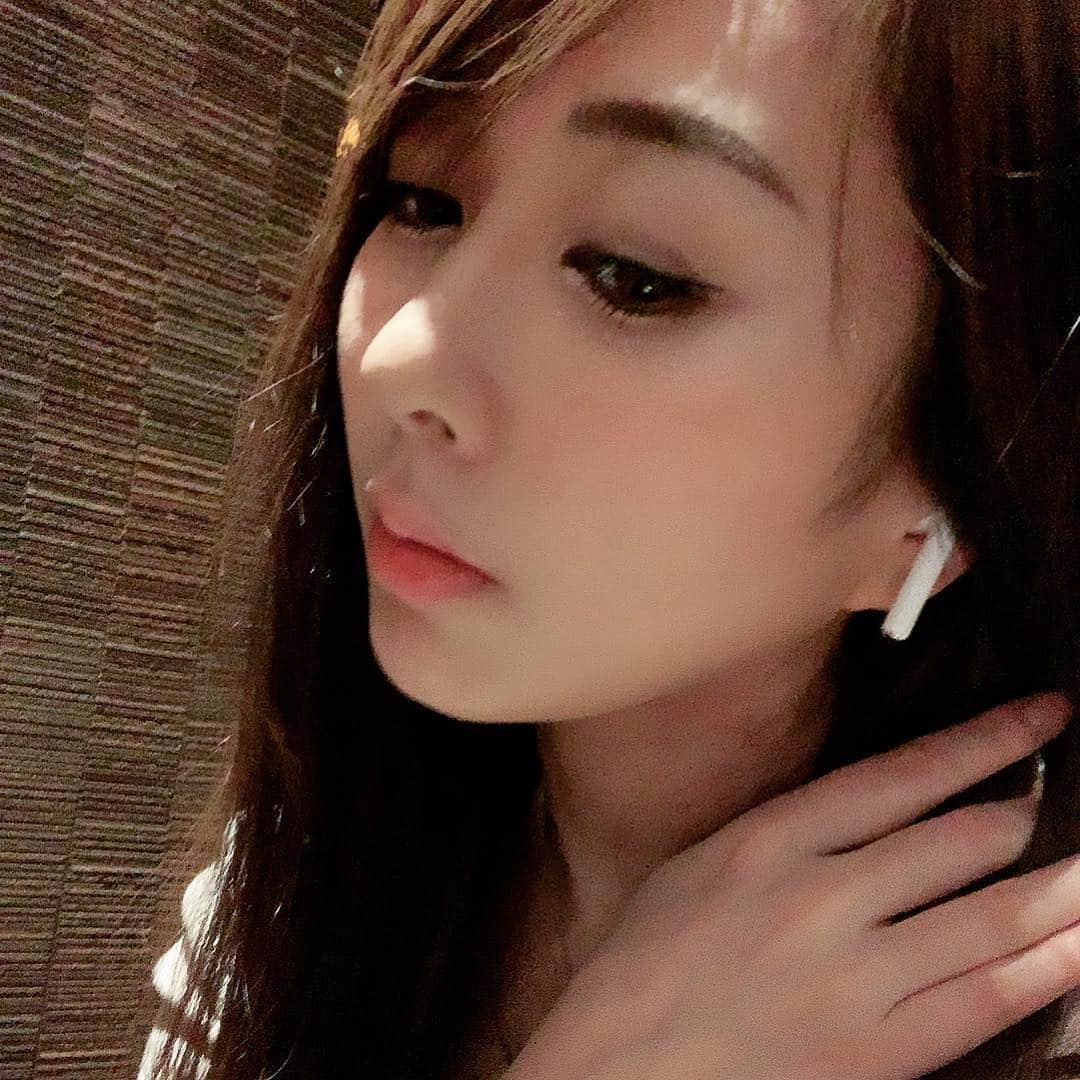 中村水咲のインスタグラム：「お気に入り  #airpods #エアポッツ #最近のお気に入り #便利すぎる #みさきてぃ #みさきてぃの全部見て #中村水咲」