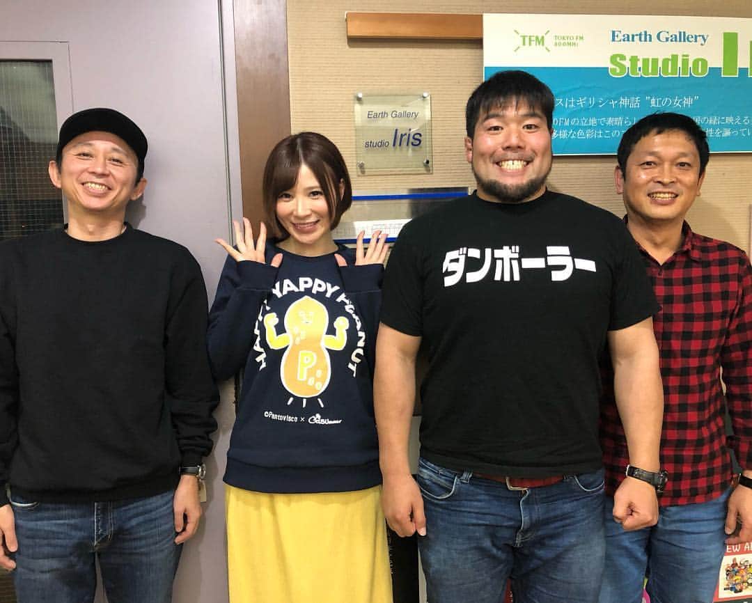 畠山健介さんのインスタグラム写真 - (畠山健介Instagram)「今年で3回目！ 今年は2時間も居させてくださいました🦍本当に最高な時間・空間です♫ゲスナーの皆さん！素敵なハガキ・メールありがとうございます😊  これからもラグビーの応援宜しくお願いお願いします！  #ラグビー #rugby #suntory #sungoliath  #サントリー #サンゴリアス #サントリーサンゴリアス  #SundayNightDreamer #サンデーナイトドリーマー  #snd #サンドリ #JFN #ラジオ #Radio  #有吉弘行 さん #安田和博 さん #安田さん #手島優 さん #山川さん #半蔵門の壇蜜 #ズンズラ  #爆乳戦隊パイレンジャー #パイレンジャー #パイレッド #ハミ乳パパラッチ  #クソヒゲゴリラ #改め #畠山クスコ #🦍 #ダンボーラー」2月11日 0時08分 - hatake03