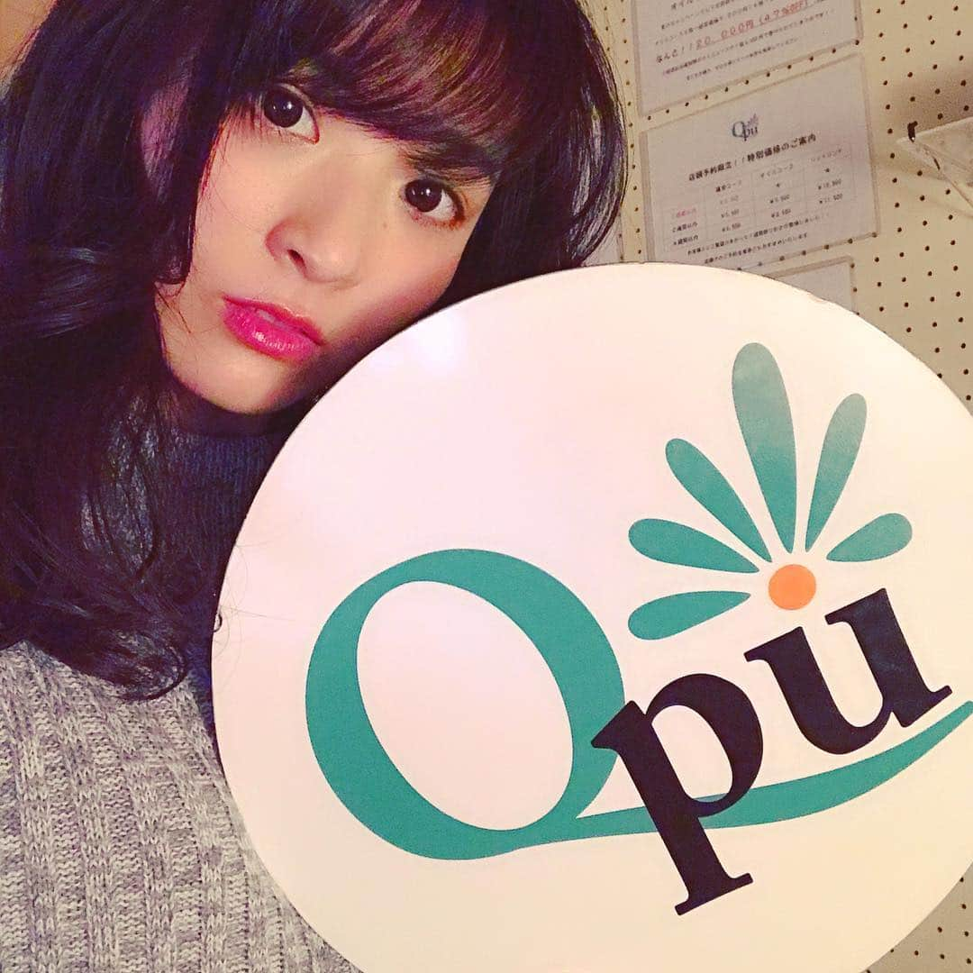 福田朱子さんのインスタグラム写真 - (福田朱子Instagram)「二週間に一回目標のキュープ ♪(´ε｀ ) この間行ってきた🍀  毎回、お姉さんが、顔の歪みを最初に見てくれるんだけど、 頬は定着してきましたねーー💡  とか言ってもらうと、自分はなんもしてないけど、なんか嬉しい😆ww  耳とか眉は、だいたい右下がりって言われる⤵︎⤵︎ 顔の筋肉も、頭の筋肉も、自分でも沢山ほぐした方がいいみたい！！ 当たり前か！全身そうだね！！ あーー肩こりもどうにかしたいなぁーー(꒦ິ⌑꒦ີ)ww  #小顔矯正サロン #qpu #キュープ #小顔矯正 #facialmassage #faicial #福田朱子 #肩こりやばい #首こり辛い」2月11日 0時38分 - syuko29