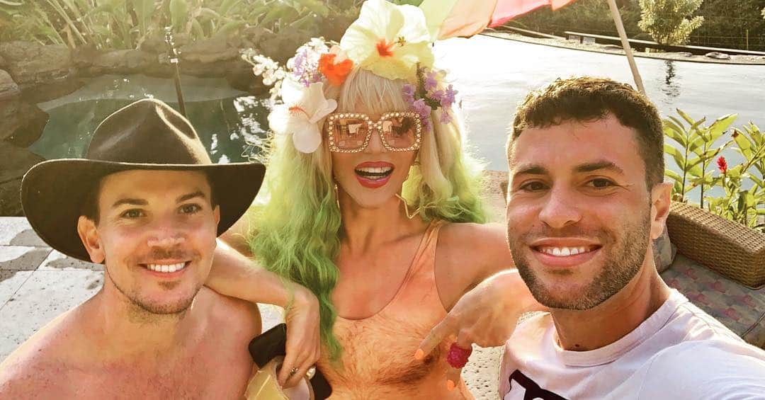 カイン・オキーフのインスタグラム：「Had the best time in Hawaii with these two 👯 Thank you @willam !!」