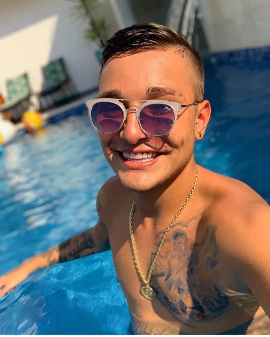 MC GUIのインスタグラム：「Piscininha amor 😂🎼」