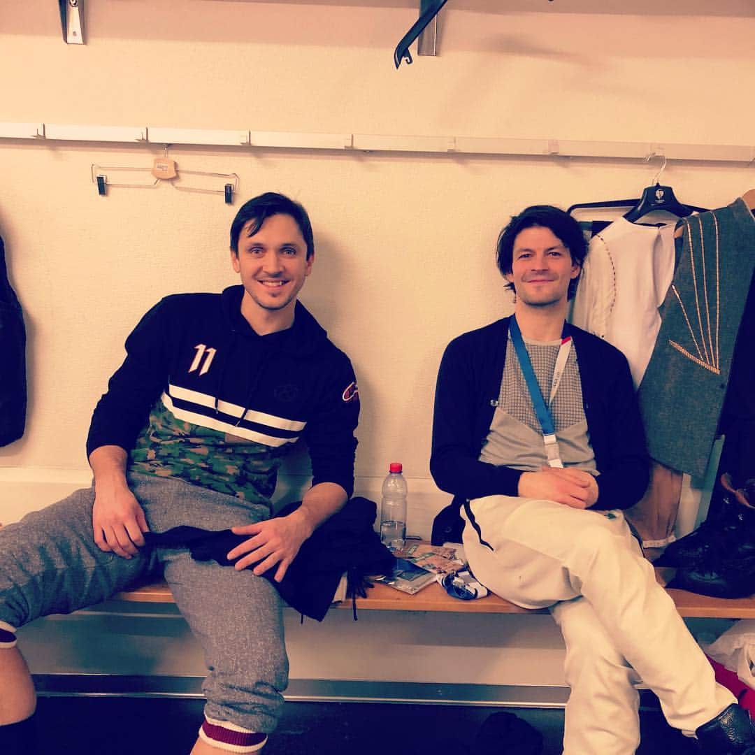のインスタグラム：「Thank you for being my best mate! #10years #neighbours」