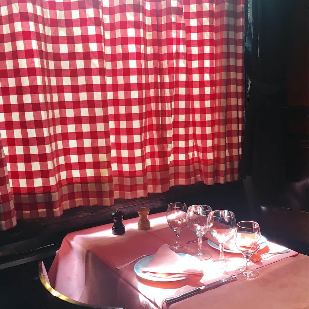 平野紗季子さんのインスタグラム写真 - (平野紗季子Instagram)「そしてこちらはギンガムチェックレストランの最高峰😢いつかのらみるい🌹 #僕の私の味な店」2月11日 15時33分 - sakikohirano