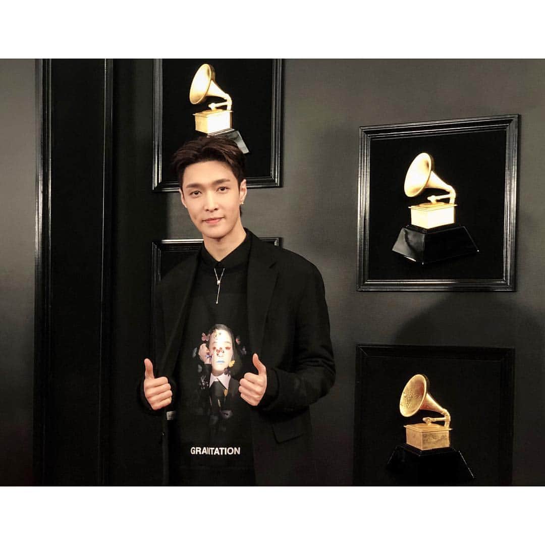 EXOさんのインスタグラム写真 - (EXOInstagram)「[📸 #LAY] ⠀⠀⠀⠀⠀⠀⠀⠀⠀⠀⠀⠀⠀⠀⠀⠀ 미국 로스앤젤레스에서 날아온 엑소 레이의 사진!  오늘 열린 ‘2019 그래미 어워드’ 레드카펫에서도 매력 넘치는 모습을 선보였습니다~ 👏 ⠀⠀⠀⠀⠀⠀⠀⠀⠀⠀⠀⠀⠀⠀⠀⠀ Guess who brought such an amazing moment here!  LEY of EXO showed off his stunning charms at the 2019 Grammy Awards red carpet~👏 ⠀⠀⠀⠀⠀⠀⠀⠀⠀⠀⠀⠀⠀⠀⠀⠀ #레이 @zyxzjs #어디에도_없을_완벽한_EXO⁠ ⁠#EXO⁠ ⁠#weareoneEXO⁠ ⁠#엑소 #GRAMMYs #Grammy2019」2月11日 15時55分 - weareone.exo