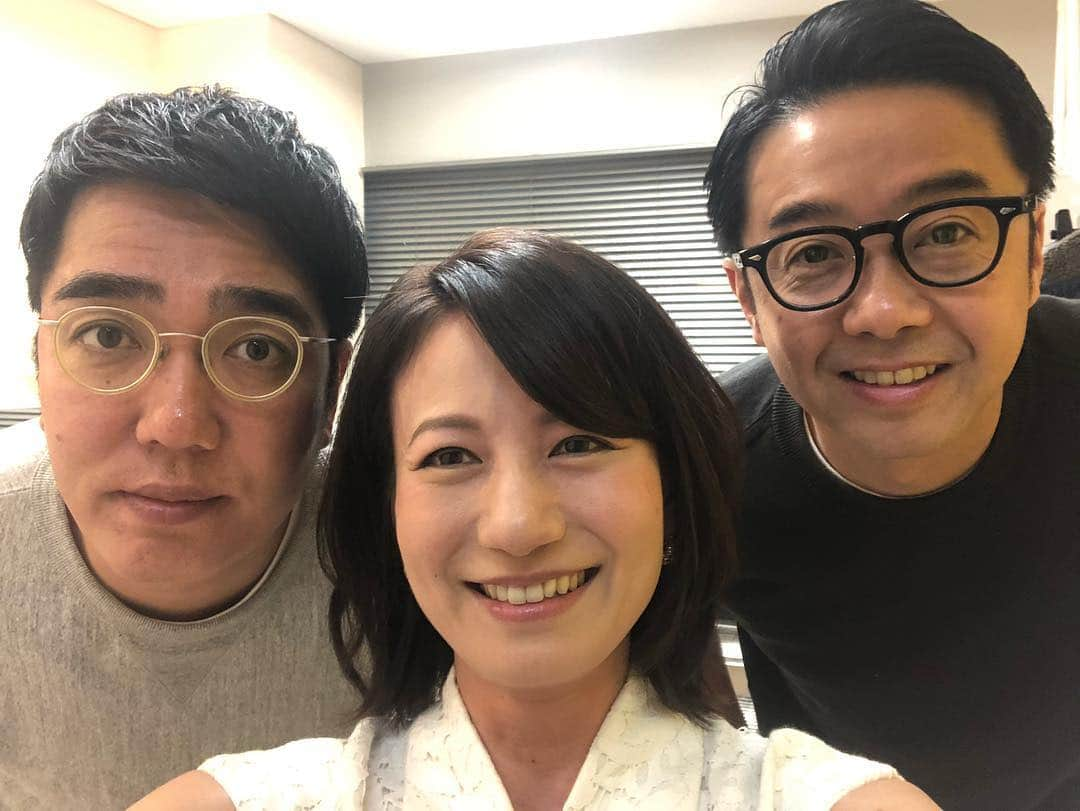 馬場典子さんのインスタグラム写真 - (馬場典子Instagram)「天才‼︎カンパニーでご一緒していた#おぎやはぎ さん。優しい笑顔大好き✨収録中1人で飲んでるところをバッチリ見られていました🤣私もメガネかけたかった…#ダレトク」2月11日 16時46分 - baba_channel