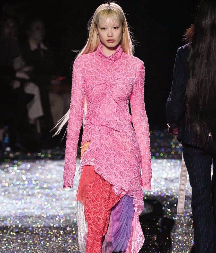 フェルナンダ・リーのインスタグラム：「@SiesMarjan F/W 2019 🌹 Thank you for having me #SanderLak @_mariechaix_ @bitton @duffy_duffy @thomasdekluyver」