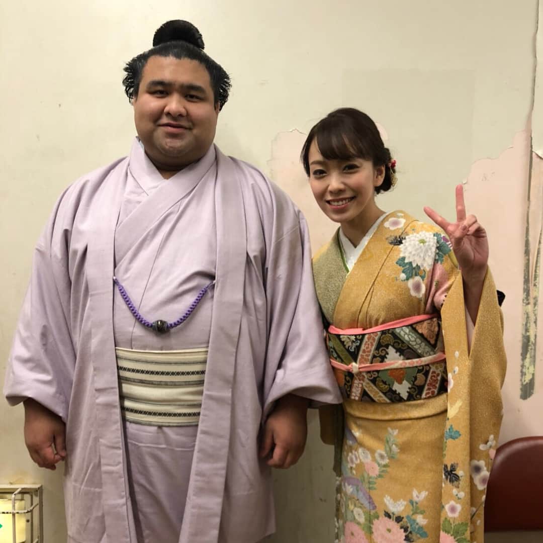 杜このみのインスタグラム：「『NHK福祉大相撲』にて ご一緒させて頂いた 力士の皆さんとお写真を撮って頂きました☆ #高安関 #阿武咲関 #竜電関 #大栄翔関 #豊山関  大相撲大阪場所も、皆さん怪我なく ご活躍されますように☆☆」