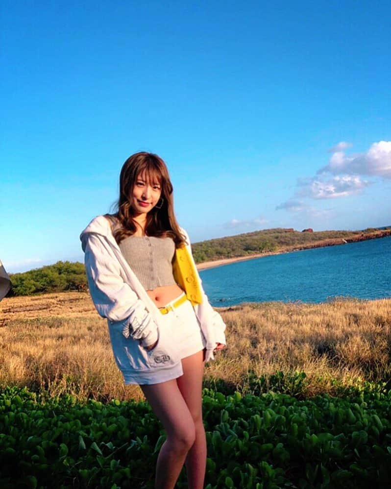 浅香美咲さんのインスタグラム写真 - (浅香美咲Instagram)「へそ出し💓  #浅香美咲 #美容 #PR #タレント #fashion #beauty #nail #makeup  #japanesegirl #sexy #portraitmood #へそ出し #midriff #japaneseidol  #favorite  #followｍe #follw #lanai #trip #travel #vacation #holiday #sky」2月11日 17時10分 - asakamisaki