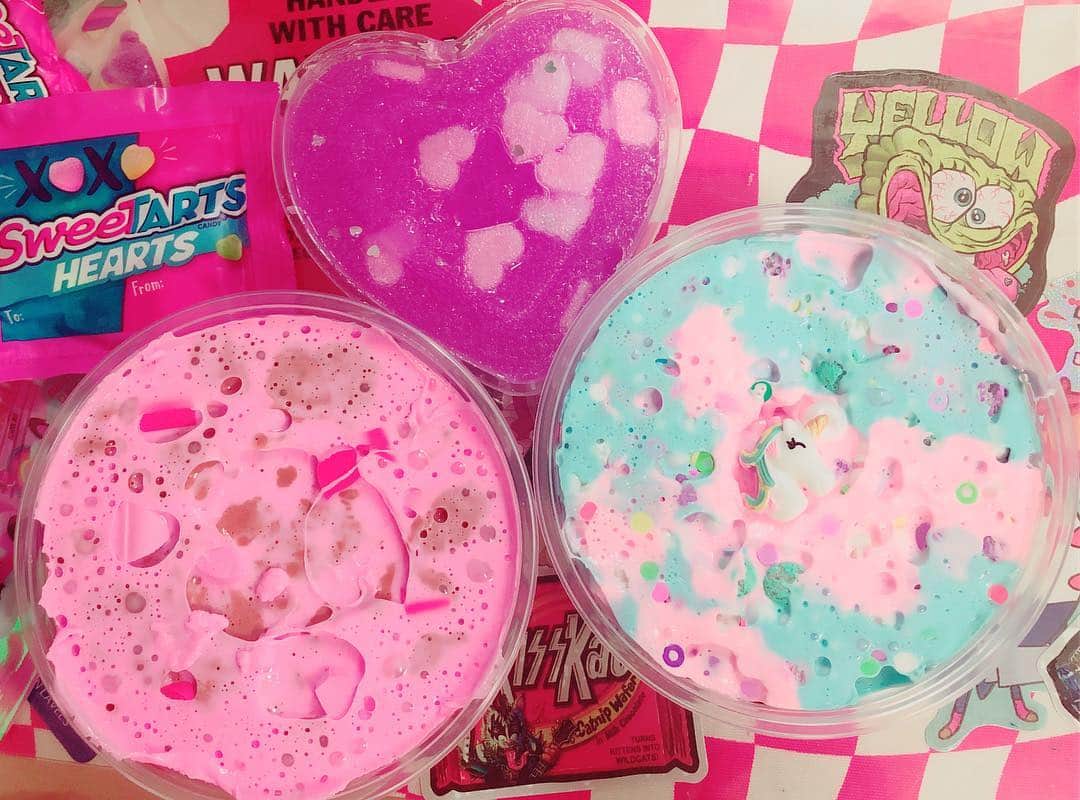 轟京子さんのインスタグラム写真 - (轟京子Instagram)「これは京子が個人的に購入したスライム✨😆 とんでもなく色合いが可愛い🤤 クリアスライムベースのlove heart、ホワイトグルーベースのunicorn marshmallow、スノーフィズのchoco snowfizz🧠💥 香りもテクスチャも最高でした…  #slime  #にじさんじ  #轟京子  #ゆめかわいい」2月11日 12時14分 - kyoko_kt_nijisanji