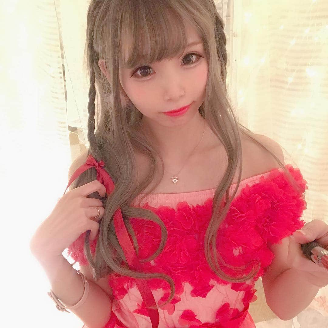 姫宮まほれさんのインスタグラム写真 - (姫宮まほれInstagram)「♡tikaのバレンタインドレス♡  可愛いスタジオで撮影してきた！  ドレス🎀tika ウィッグ🎀brightlala  #valentine #studiomel #dress  #tika #cosplaygirl #japanesegirl  #girly#小悪魔ageha #撮影会モデル #バレンタインコーデ #コスプレ #自撮り女子#キャバ嬢ドレス  #キャバドレス #赤ドレス #リボン #女子会ドレス」2月11日 12時28分 - mahore07