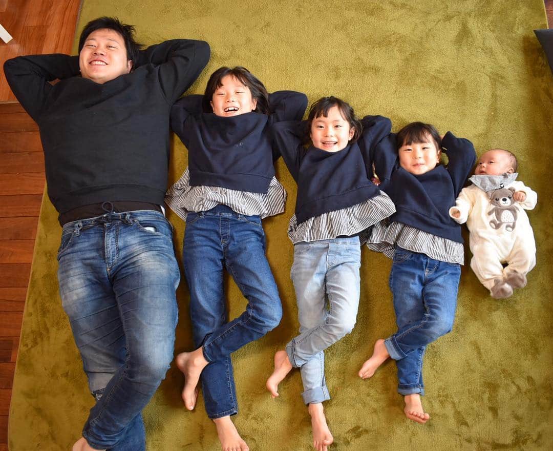 エハラマサヒロさんのインスタグラム写真 - (エハラマサヒロInstagram)「うたくんが2か月になりました😁  #好感度爆上げ #ええ家族 #エハラ4姉弟 #虐待撲滅 #幸せな時間 #電波5本」2月11日 14時00分 - eharamasahiro