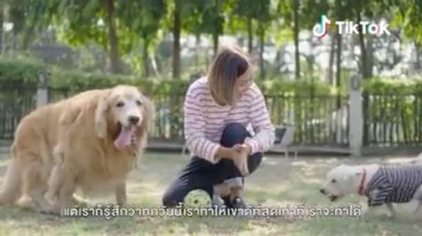 Hoykong&Plamuekのインスタグラム：「Mommy and us in viral clip for Valentine’s day ❤️ #ทีมความรักชนะทุกสิ่ง https://www.facebook.com/TTVideosPage/videos/2136733183108806?sfns=mo」