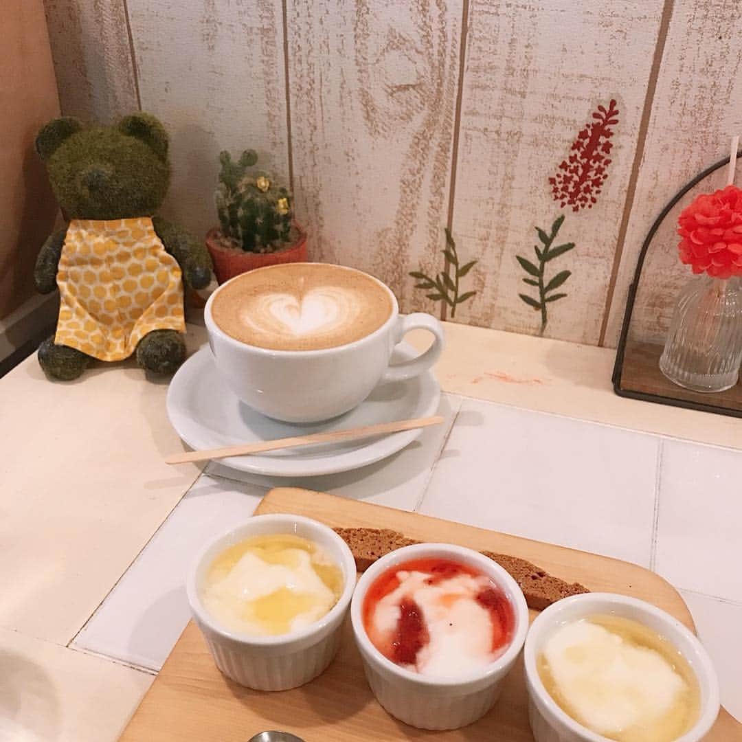 立石都美（みゃこ）さんのインスタグラム写真 - (立石都美（みゃこ）Instagram)「今日は可愛いカフェに行きました(о´∀`о)スタバのカードも使わせていただいてます(;o;)ありがとう♡」2月12日 0時59分 - myakkomyako