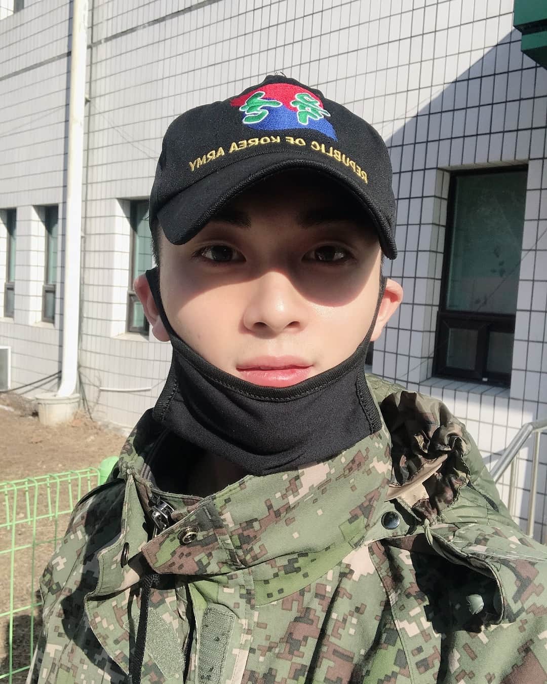 のインスタグラム：「Hi 🙋🏻‍♂️」