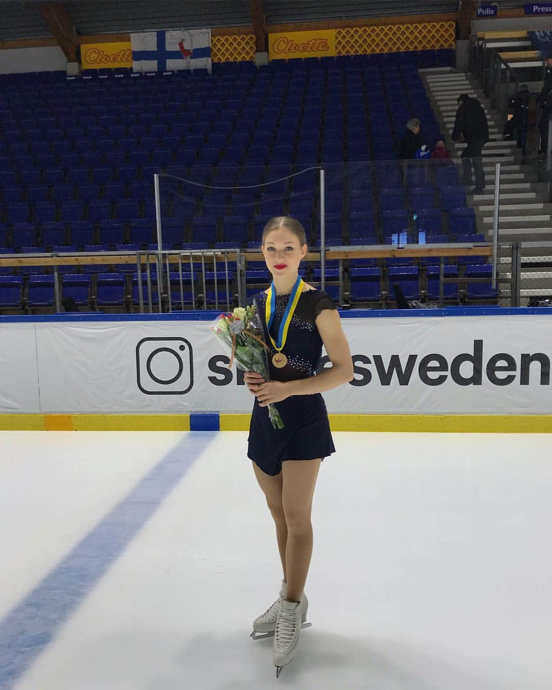 イェニー・サーリネンのインスタグラム：「Pohjoismaiden mestari 2019✨  Kiitos kaikille mun matkassa mukana olleille @kooveetaitoluistelu @teamsportia10 @sahatraining @primatampere  @skateshophelsinki 💪🏼」