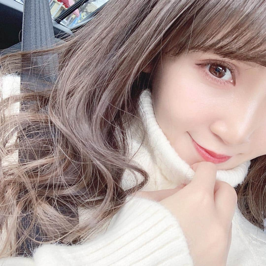 五十嵐茉優さんのインスタグラム写真 - (五十嵐茉優Instagram)「ㅤ Valentine Makeup🍫 ㅤ 先に言い訳をしておくと 携帯の外カメで撮っていて 私と鏡の間には携帯がいて携帯に写ってる 画面を鏡で見てメイクをしたので アイシャドウの塗り方がとにかく雑です...w ぜひもうちょっと丁寧にみんなはやってね笑 ㅤ 今回使ったコスメ ● innisfree M29 ● ADDICTION 99 miss you more ● excel スキニーリッチシャドウCS02 ● ヒロインメイク ロング&ボリュームマスカラ ブラウン ● ラブライナー ラブライナーリキッド ダークブラウン ● excel スキニーリッチライナーRL03 ㅤ 曲は #PICKME / #produce48  #バレンタインメイク #メイク動画 #コスメ #コスメレポ #メイクアップ #メイク好き #コスメ好き #アディクション #addiction #missyoumore #エクセル #excel #スキニーリッチシャドウ #innsfree #シングルアイシャドウ #ラブライナー #ラブライナーリキッド #韓国コスメ #涙袋メイク #ラメシャドウ #ピンクブラウンメイク」2月11日 20時05分 - mau08us