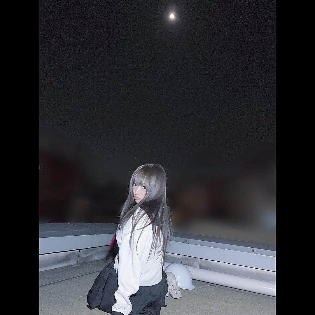 椎名ひかり（ひかりん）さんのインスタグラム写真 - (椎名ひかり（ひかりん）Instagram)「#toalice #制服 #ビルの屋上  永遠に檻の中 キミは外のセカイを知らない」2月11日 21時25分 - pikarin_shiina