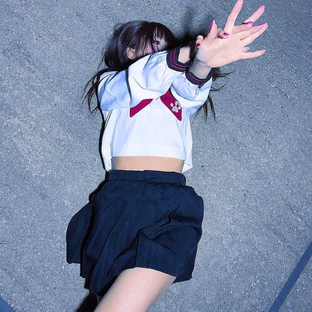 椎名ひかり（ひかりん）さんのインスタグラム写真 - (椎名ひかり（ひかりん）Instagram)「#toalice #制服 #ビルの屋上  永遠に檻の中 キミは外のセカイを知らない」2月11日 21時25分 - pikarin_shiina