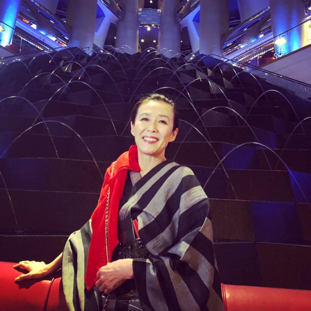 萬田久子さんのインスタグラム写真 - (萬田久子Instagram)「Dubai到着〜✈︎ #dubai #到着 #ブルジュアルアラブジュメイラ #着物 #サンセット #一望 #砂漠 #萬田久子」2月11日 21時24分 - hisako.manda_official