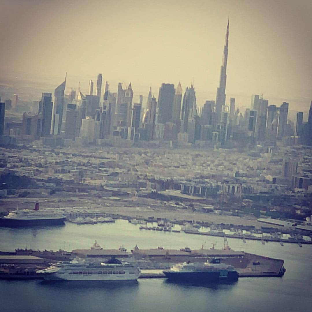 萬田久子さんのインスタグラム写真 - (萬田久子Instagram)「Dubai到着〜✈︎ #dubai #到着 #ブルジュアルアラブジュメイラ #着物 #サンセット #一望 #砂漠 #萬田久子」2月11日 21時24分 - hisako.manda_official