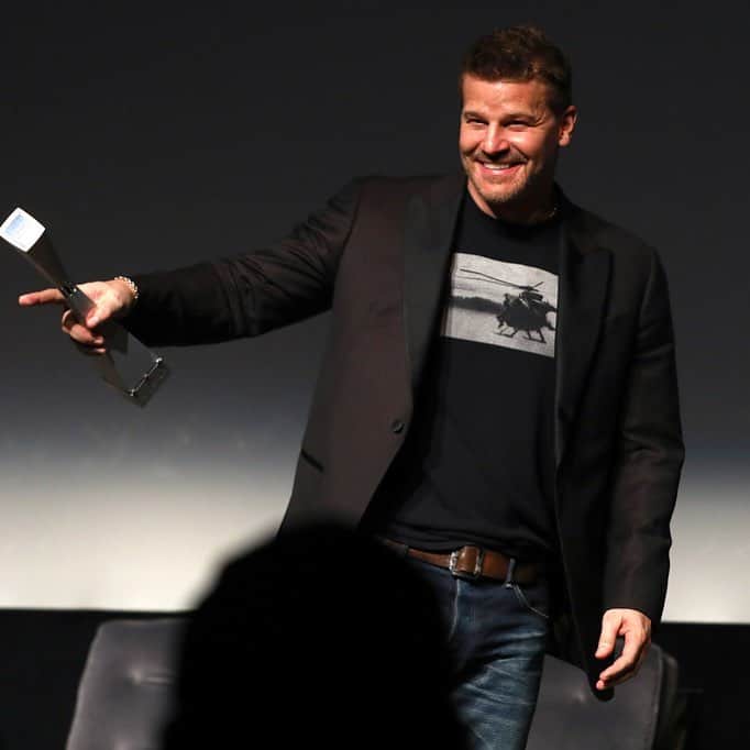 デヴィッド・ボレアナズのインスタグラム：「congratulations for winning the maverick award, david!!」