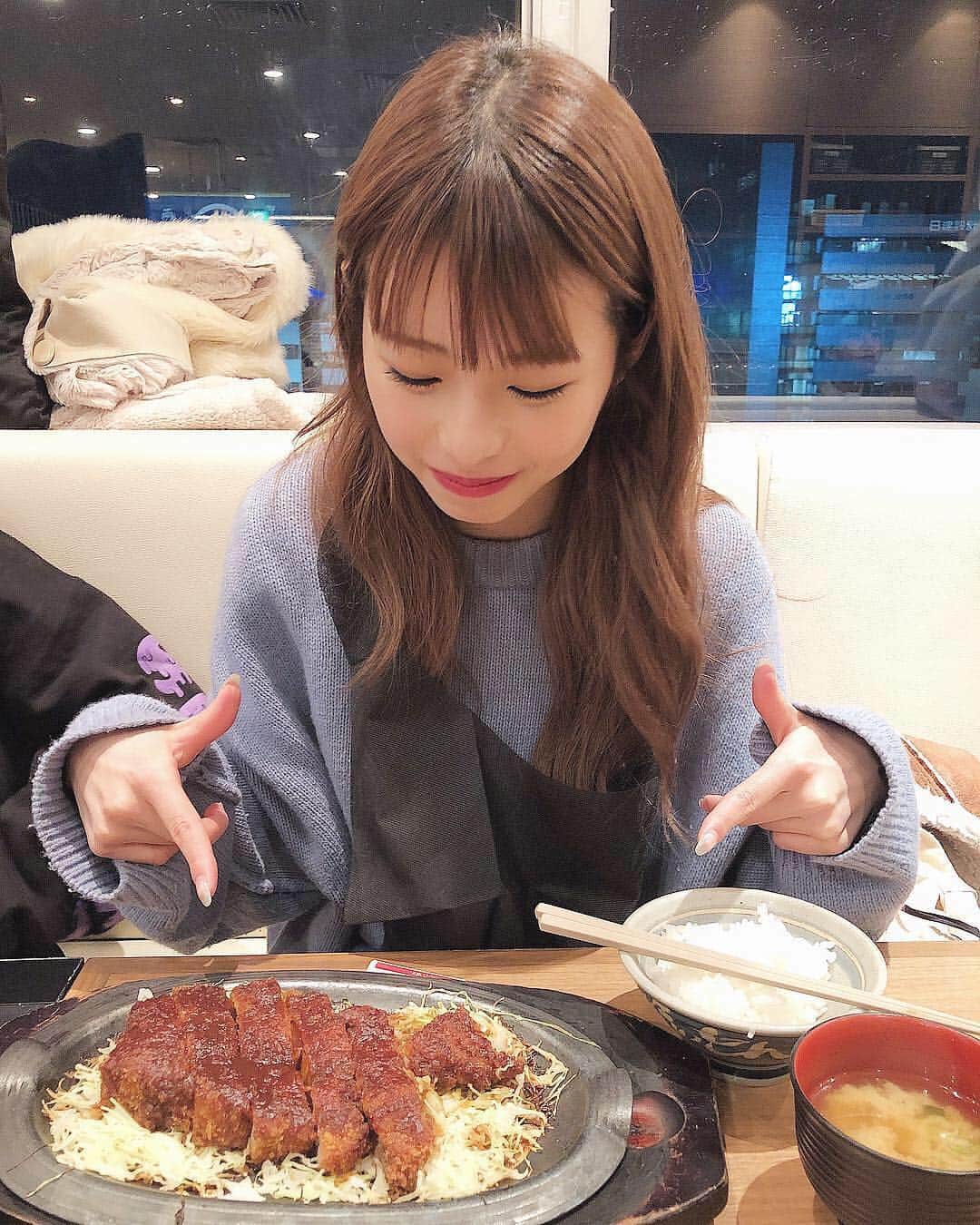 川崎ひかるのインスタグラム：「矢場とん🖤名古屋ありがとう🖤」