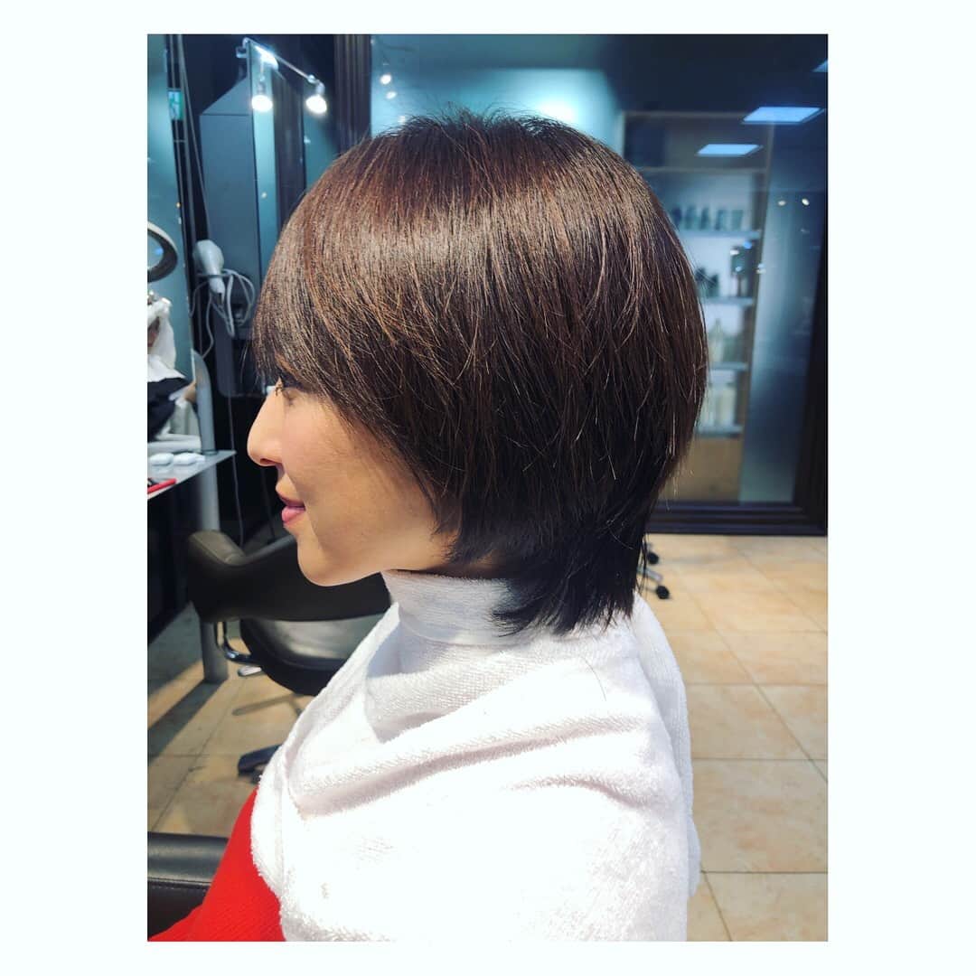 望月理恵さんのインスタグラム写真 - (望月理恵Instagram)「髪切りました😆 久々のショートカット✨ お任せしちゃいました。」2月11日 22時44分 - mochiee28