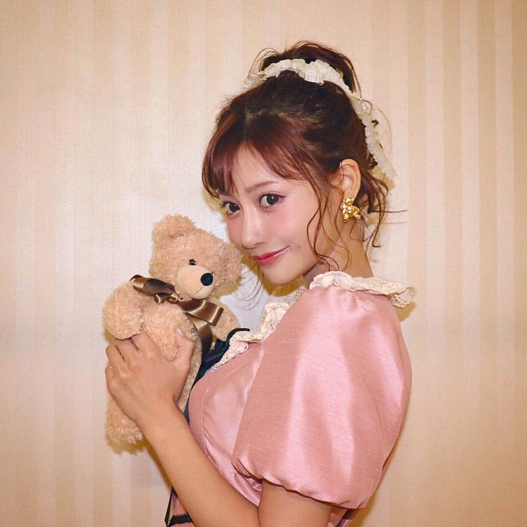 明日花キララのインスタグラム：「女の子は結局、 くまさんとお金とイケメンが大好き！🍫🧸💸💞 . #すいません偏見です #童貞も大好きです」