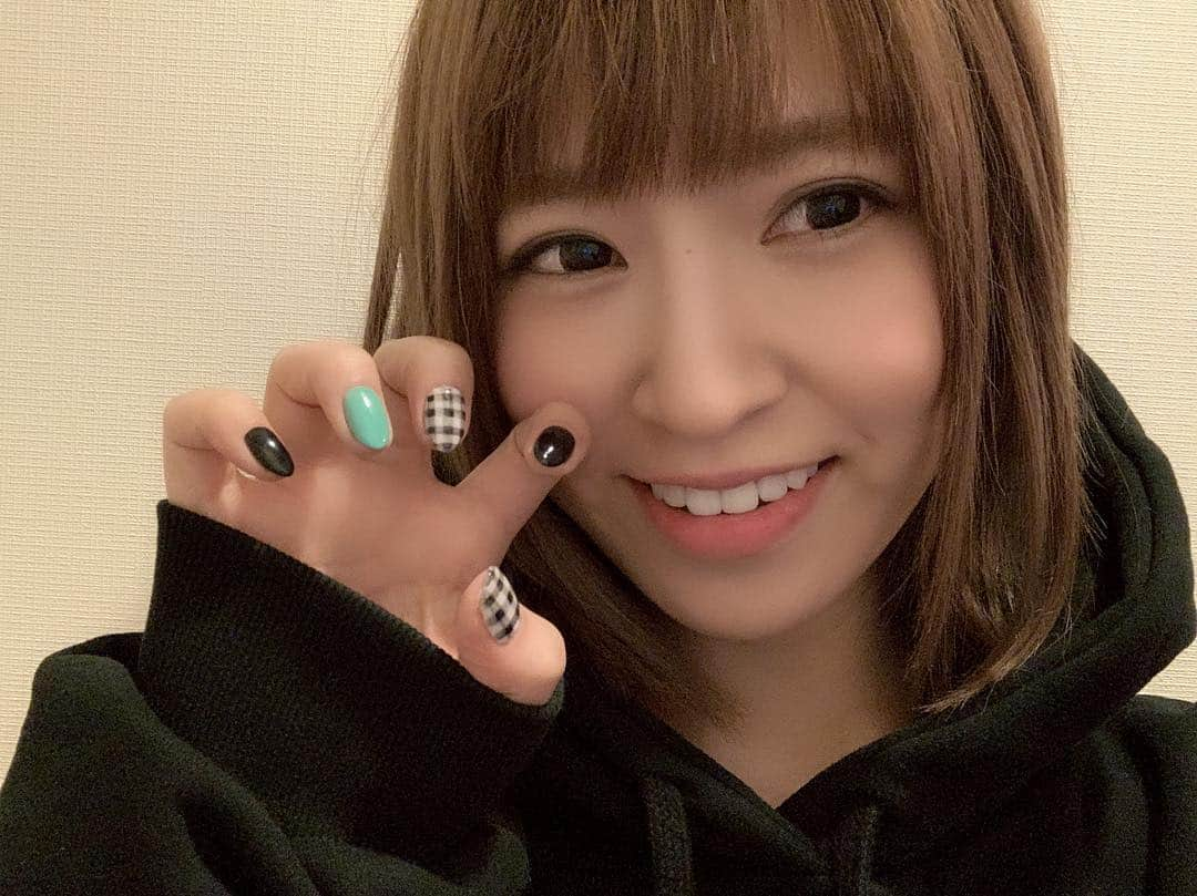 戸島花さんのインスタグラム写真 - (戸島花Instagram)「@pleiades_nail でネイルチェンジ💅最近仕事の関係でシンプルだったから、色濃いの出来て嬉しい😊🌈 グリーンがマイブームだからいれてもらいました。水色っぽく見えるけど、ネオンイエローに色々混ぜて作ってもらったカラー。 @_____michi_____ 今回もありがとう😊 #pleiadesnail #大友ネイル #豊洲ネイル #このチェック柄の名前が出てこず #何度もタータンチェックから始める30歳 #ギンガムチェックですね」2月12日 0時26分 - tojima_hana