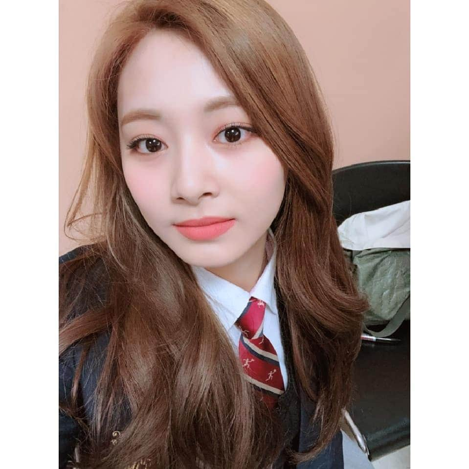 TWICEさんのインスタグラム写真 - (TWICEInstagram)「마지막 교복사진 많이 많이~~~」2月12日 11時38分 - twicetagram