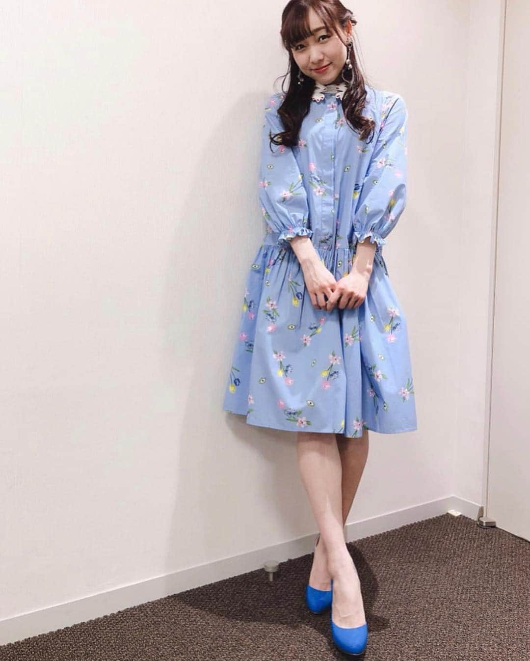 柏木作夢さんのインスタグラム写真 - (柏木作夢Instagram)「はい、可愛い🦄 My styling👁👁👁 ・・・ #須田亜香里 #ske48 #idol #fashion #fashiondiaries #mywork #mystyle #outfit #onepiece #eyes #skyblue #l4l #f4f #mood #ootd ・・・ #Repost @akarisuda ・・・ 2月10日(日) 【 #熱闘mリーグ 】 @abematv  よーくみて。 ワンピースの柄に目玉😍 足首に激しめの靴下のゴムの跡😂 （写真撮ったのは生放送後…ということは→配信観てみようか） https://gxyt4.app.goo.gl/FVEKB  #コーディネート #ワンピース  #靴下の跡 @kohslickcurro」2月12日 10時47分 - samukashiwagi