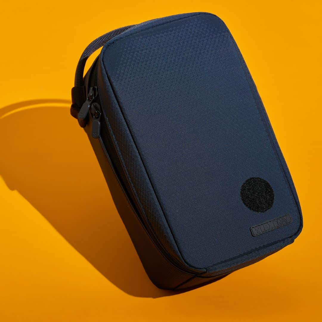 レックスドレイのインスタグラム：「Our Monterey Camera Insert is fleece-lined and padded on all sides to protect your camera gear.」