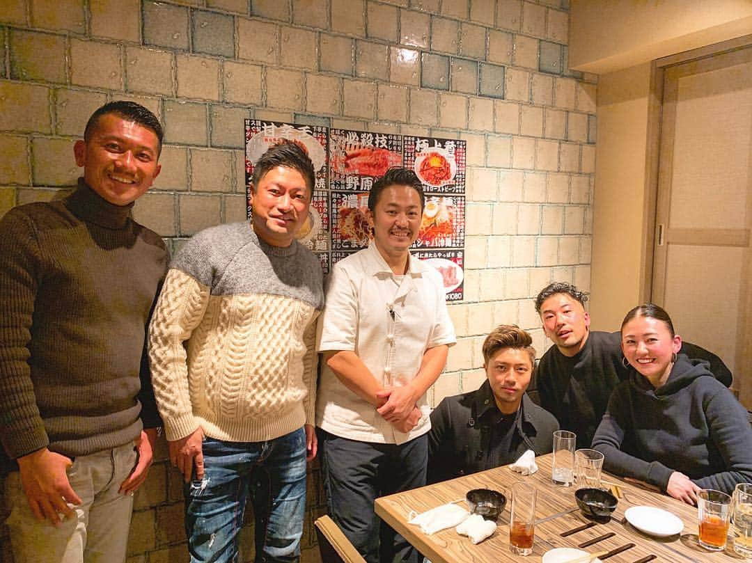 ryoma0808さんのインスタグラム写真 - (ryoma0808Instagram)「ずっと行きたかった念願の焼肉ジャンボで美容会食☺️✨﻿ 全てが最高でした🥰﻿ 可能性を形にしていけるように、今週も頑張っていこ！！﻿ ﻿ 有難うございました🙇‍♂️﻿ ﻿ #美容会食 #patron #spadic #risel #エイドクリエイツ #焼肉ジャンボ #美容師 #美容求人 #cosme﻿ #ヘアケア #bestar」2月12日 7時26分 - ryoma0808