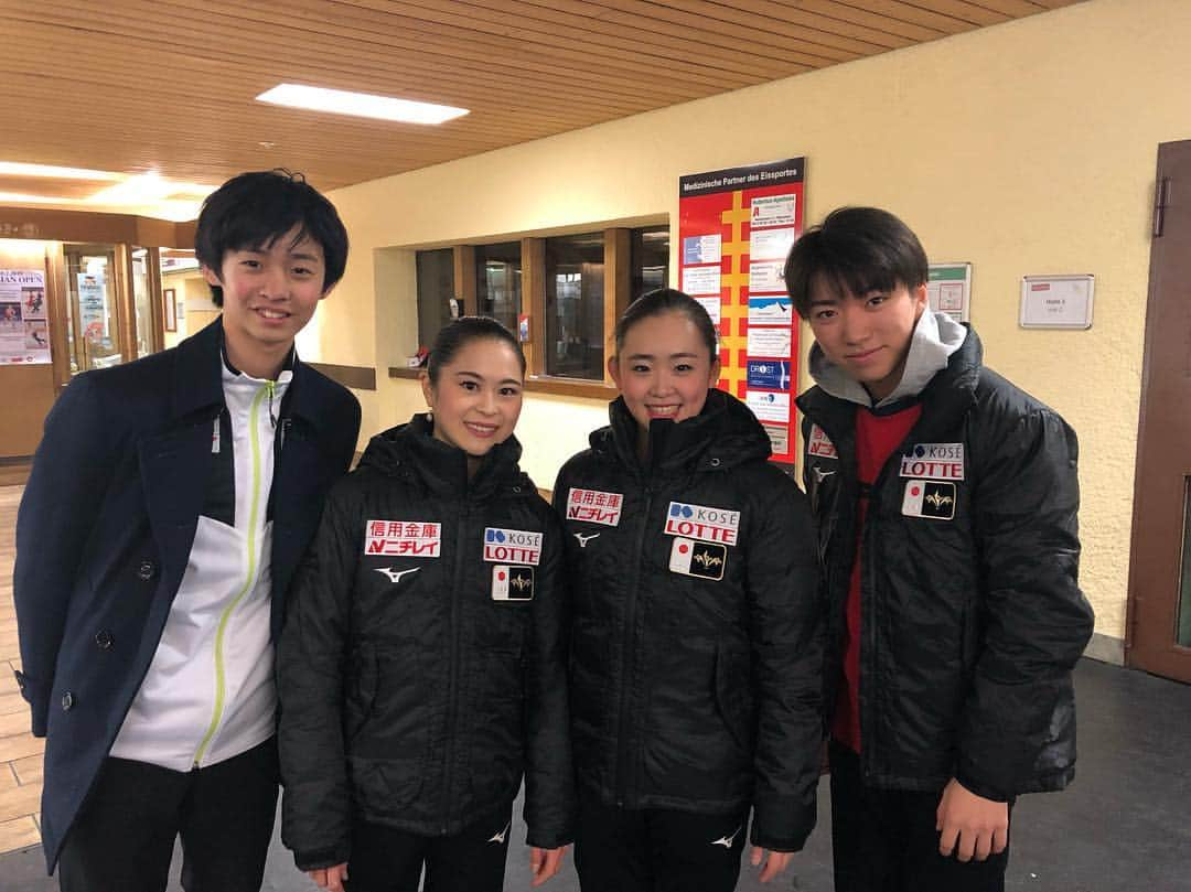 青木祐奈のインスタグラム：「＿ * BavarianOpen2019🇩🇪 * シーズン最後の試合でシニアでだけどPBだせてよかったです😊(思ったより点数でてびっくりしたけど😅) 今回さとこちゃんと一緒の試合に行かせてもらって学ぶところがいっぱいあって、すごく勉強になりました。💭 * さっとん世界選手権頑張ってね！ こうしろうは世界ジュニアがんば！ * 来シーズン、さらに良い姿を見せられるように頑張っていきたいと思います！ 今シーズンもたくさんの応援ありがとうございました！ * (写真は許可もらってます🙏🏻) #bavarianopen2019  #germany」