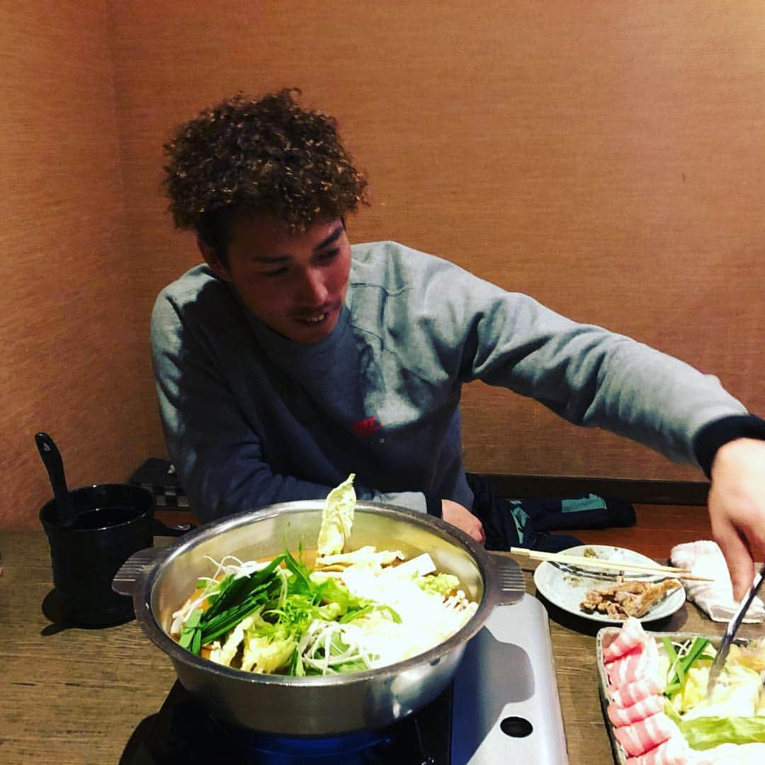 白崎浩之のインスタグラム：「今日は駿太とカレー鍋行ってきました^_^ 2月の宮崎初めてでお店も何もわからずのところを駿太さんに誘っていただき感謝です😭笑 明日から第3クール頑張りましょー♫ #後藤駿太 #カレー鍋 #宮崎色々と美味しいっす」