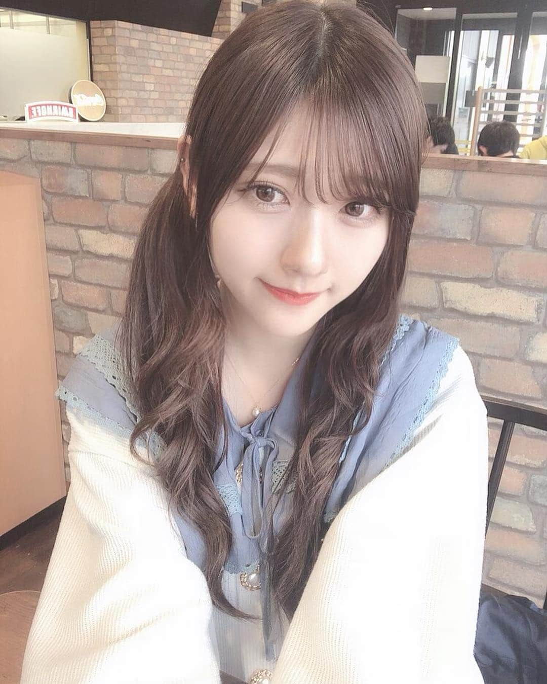 山田麻莉奈さんのインスタグラム写真 - (山田麻莉奈Instagram)「. 最近全然更新出来てなかったので この前の富士急のお写真載せる( ' ' ) . 珍しく黒じゃないお洋服着てたから マネージャーさんに驚かれました(？) シナモンカラー／о・ω・о＼ 💙 . またブルーのエクステつけたいなー。💎 . .」2月12日 20時20分 - marina.yamada_324