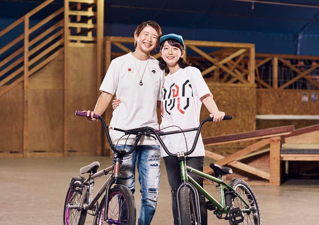 吉岡里帆さんのインスタグラム写真 - (吉岡里帆Instagram)「"文藝春秋 連載企画" 「ONE ON ONE 」3月号  自転車BMX選手、大池水杜さん！ BMXに乗るアグレッシブな姿と、満面の笑みのギャップが素敵でした。東京オリンピックも近くで沢山声援を送りたいです！かっこよかった🚲  @minato_oike」2月12日 13時13分 - riho_yoshioka