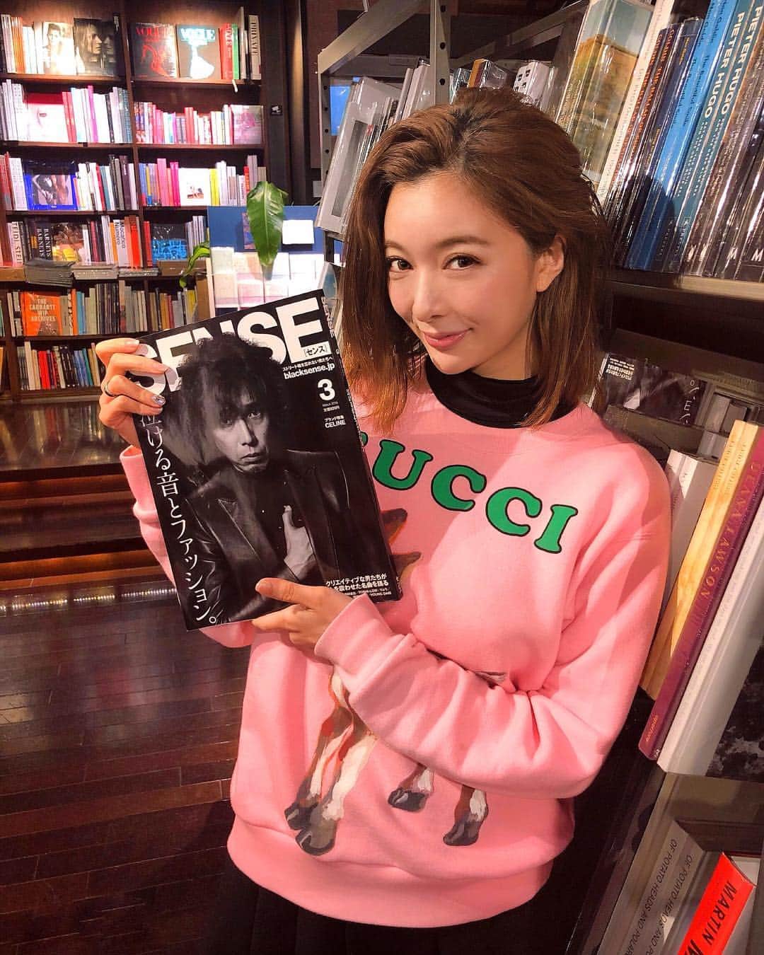 のインスタグラム：「Hello🙋‍♂️🙌 Pls check magazine 'SENSE' 🇯🇵💗 I am in that magazine as Instagramer 👨‍❤️‍💋‍👨 . 黒い恋人、CHECKしてね~💗 . #instagramersjapan#instagramjapan#instagramer#magazinemodel#SENSE#japanesegirl#japanesemagazine#fashionmagazine#mensfashion #黒い恋人#センス#雑誌#ファッション雑誌#グラビア#インスタグラマー#水着#メンズファッション」