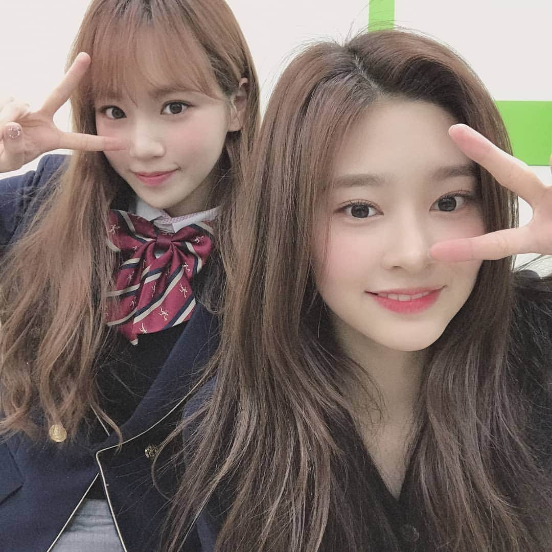 IZ*ONEさんのインスタグラム写真 - (IZ*ONEInstagram)「채원언니 졸업 축하해용💕 올해 졸업하신 모든 위즈원 여러분도 축하드려요!!🎓💕 ⠀⠀⠀⠀⠀⠀⠀⠀⠀⠀⠀⠀⠀⠀⠀⠀⠀ チェウォン姉さん、卒業おめでとうぅ💕 今年卒業を迎える全てのウィズワンの皆さんも卒業おめでとうございます🎓💕 ⠀⠀⠀⠀⠀⠀⠀⠀⠀⠀⠀⠀⠀⠀⠀⠀⠀ #채원 #チェウォン #민주 #ミンジュ #IZONE #아이즈원 #アイズワン」2月12日 15時13分 - official_izone