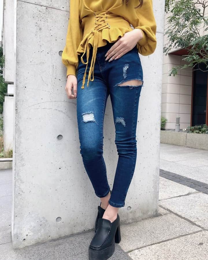 のインスタグラム：「【SPIGA】  プチプラ≪1,000円台～≫ ！春の最新作が続々！  遂に！定番のcoolなデニム、毎年人気の切り替えワンピから、春注目アウターまで……。新作が続々デビュー♪ . お求めはファッション通販モバコレでت　プロフィールのURLからどうぞ⇩ . @mobacolle . #SPIGA #スピーガ #プチプラ #スキニー #デニム #fashion #coordinate #ファッション #code #大人女子 #オシャレ #cute #かわいい #kawaii #beautiful #お洒落さんと繋がりたい #可愛くなりたい #今日も1日頑張る #女の子のカワイイを応援 #モバコレ #mobacolle」