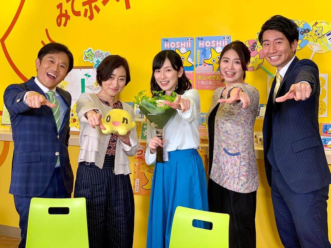 福田太郎のインスタグラム：「⭐️チャンネルはそのまま！⭐️ 本日情報解禁🙆‍♂️🙆‍♀️ HTBを舞台にしたドラマが、いよいよ３月に放送です！ 全国屈指の俳優陣はもちろん🕺💃 藤村D嬉野Dや、チームナックスといった 水曜どうでしょうのメンバー！そして！ 私たちアナウンサー陣も出演していますよ〜🙋‍♂️🙋‍♀️ 限りなくリアルに描かれた、ローカル局の毎日🎥 実話に基づいたり、基づかなかったり… クスッと笑えたり、ほっこりしたり… みんなで一緒に楽しめる作品です😆 旧社屋での撮影、楽し過ぎました🔥🌠 ちょこちょこ裏話を、お伝えしたいです！  #チャンネルはそのまま！#HTB 開局50周年 #ドラマ  3/18（月）〜22（金）５夜連続放送！ #netflix で3/11から先行配信！全国で楽しみ頂けます📲 主演は #芳根京子 さん 報道記者 雪丸花子 新人アナウンサー花枝まき役は #宮下かな子 さん  先輩アナ役 #実川貴美子 さん #林和人 アナ #大野恵 アナ そして私は…#実況アナウンサー #福田太郎 役🤣 #水曜どうでしょう #チームナックス あ、週末の #ハナタレナックス 全国放送ありがとございました😊 #全キャスト123名の1人」