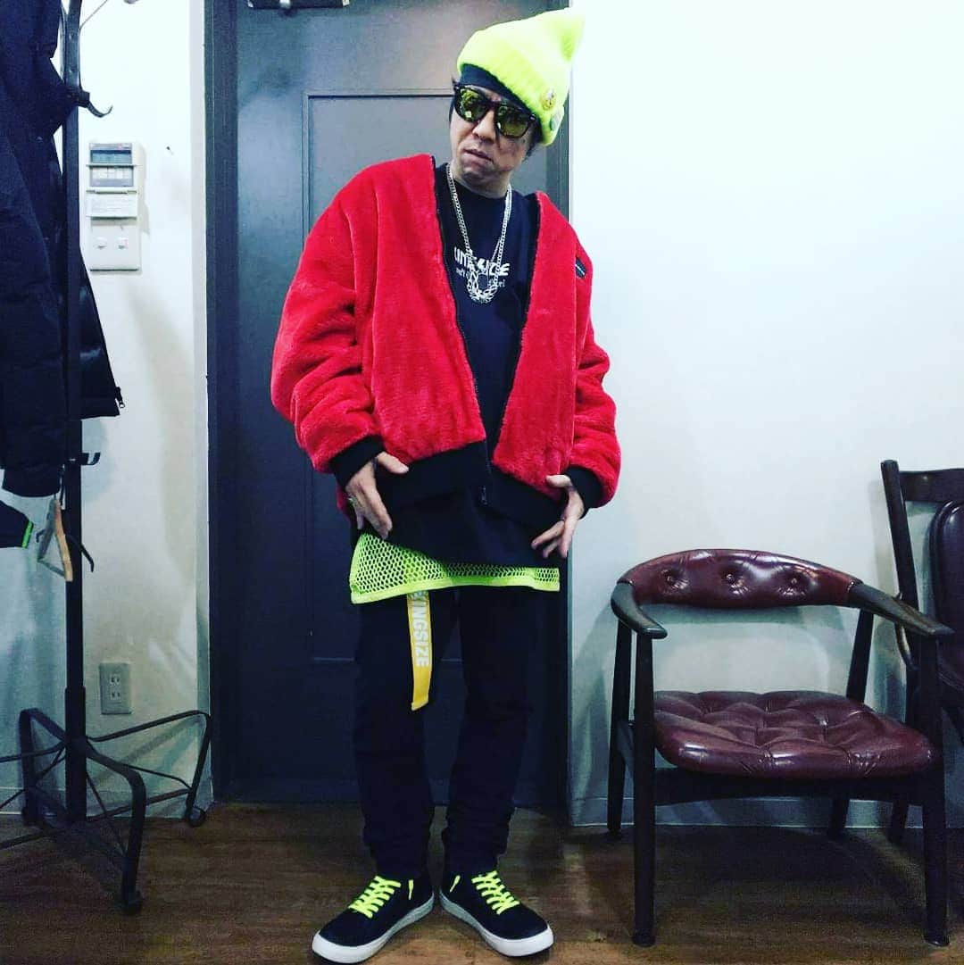 のインスタグラム：「遅くなりましたが土曜日の三重四日市での「RUN & GUN」みなさんありがとうございました‼️ お陰様で全国各地にLiveしに行かせてもらってます😆 お土産持って来てくれるファンの方ほんとありがとうございます✨ 美味しくいただいてます🍩🍡🍫🍴 感謝‼️ RODEO RADIOのZaki 中野君  Barry TonTonいつもありがとう～✌️ カニもたらふくいただきました🦀 音楽で繋がってる全ての仲間達 Respect!! #蟹ギャング #rodeoradio #run&gun」