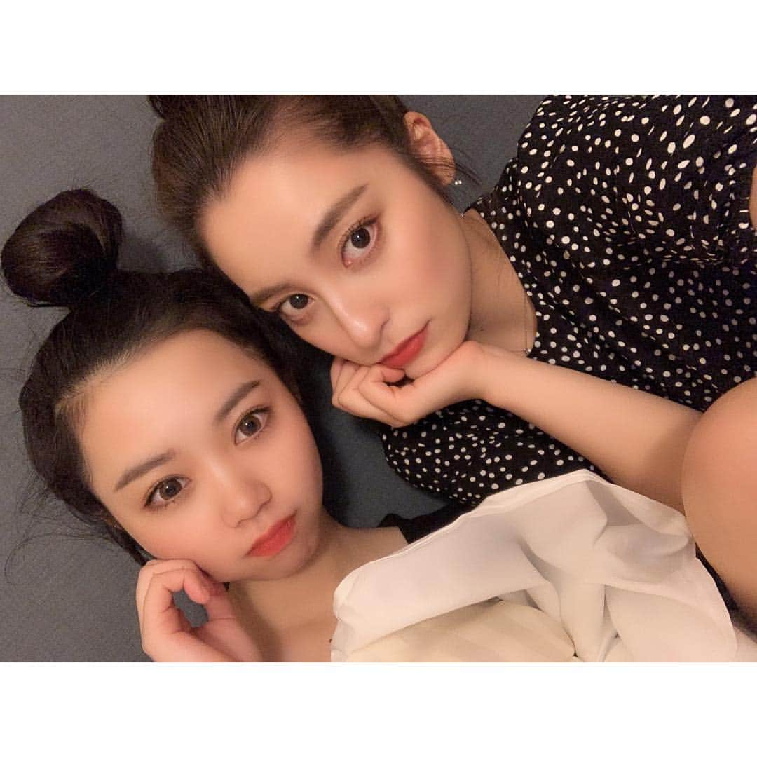 鍋谷真子さんのインスタグラム写真 - (鍋谷真子Instagram)「顎に手起きがち。💭🥺♥︎笑 #📸 #🚅 #✈️ 1番よく会ってるけど普段全然写真撮らないからたまには🕴🏻笑」2月12日 17時08分 - jj_mako