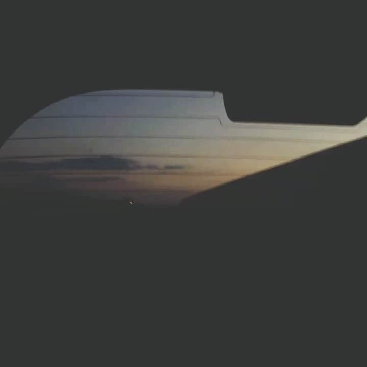 西本早希のインスタグラム：「・ 色綺麗 🌄🚙」