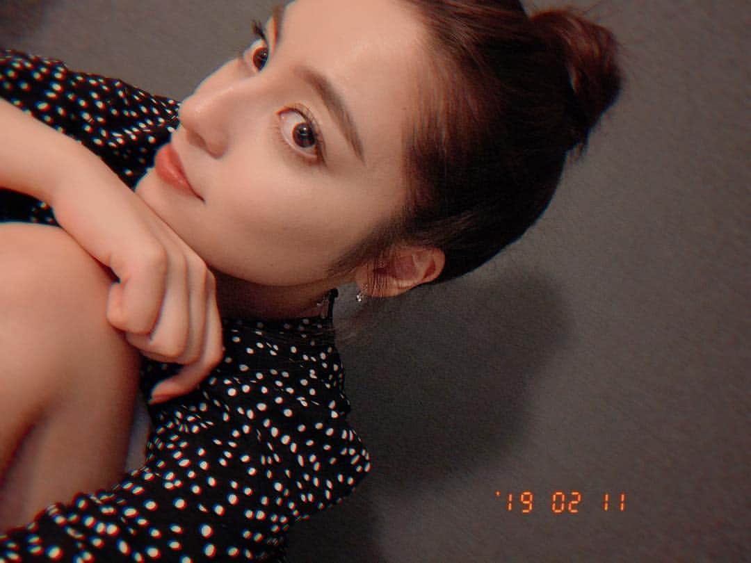 鍋谷真子のインスタグラム：「🤳🏻💭🍡♡」
