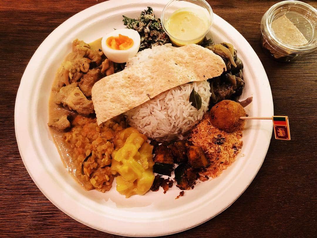 小口桃子さんのインスタグラム写真 - (小口桃子Instagram)「12月にIKIBAで食べた葉野菜のカレーとスリランカカレー絶品だったし、青藍はさっぱりした副菜たっぷりで最高だったし旧ヤムは安定の美味しさ🍛相変わらず美味しいカレー探し求めてる。 #curry#currystagram#spicecurry#旧ヤム邸シモキタ荘#スパイスカレー青藍#ikiba」2月12日 19時24分 - momoko_oguchi