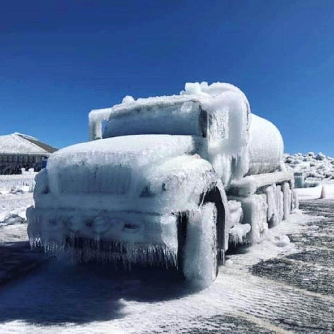 クラーク・リトルさんのインスタグラム写真 - (クラーク・リトルInstagram)「Wow! Maui no ka oi 🥶 Brrr! Check out this photo taken by Rodney G McCollam Sr., who works at Haleakala National Park! This weekend's winter storm not only generated massive surf and strong winds to the state, but it also brought unprecedented snow to Haleakala! #hnn Photo via @hawaiinewsnow」2月13日 5時10分 - clarklittle