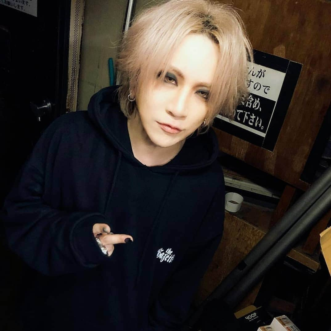 the GazettEさんのインスタグラム写真 - (the GazettEInstagram)「Hello everyone ✌😉 #ruki #thegazette #gazetto #newphoto #newstyle #pic #instagood #tokio #pscompany #2019 #ninth #goodmorning #jmusic #jrock #japan #band #reita #kai #aoi #uruha」2月13日 5時17分 - the_gazettephoto